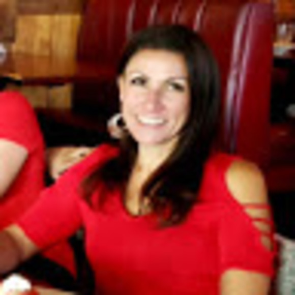 Meet your Posher, Liz - Picture 1 of 1